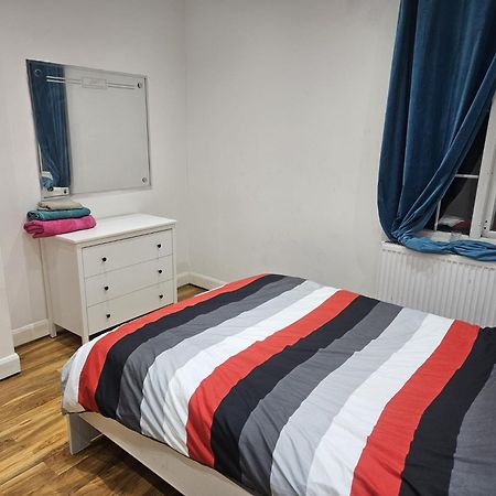 2 Bedroom Flat - Travel Direct To Heathrow/Central Лондон Екстер'єр фото