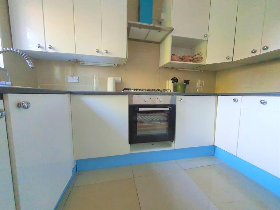2 Bedroom Flat - Travel Direct To Heathrow/Central Лондон Екстер'єр фото
