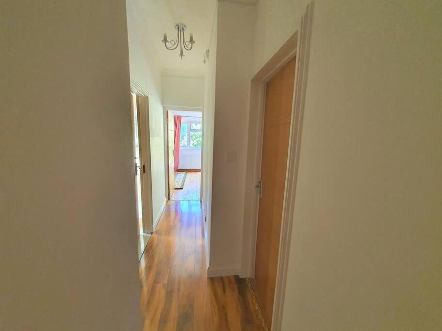 2 Bedroom Flat - Travel Direct To Heathrow/Central Лондон Екстер'єр фото