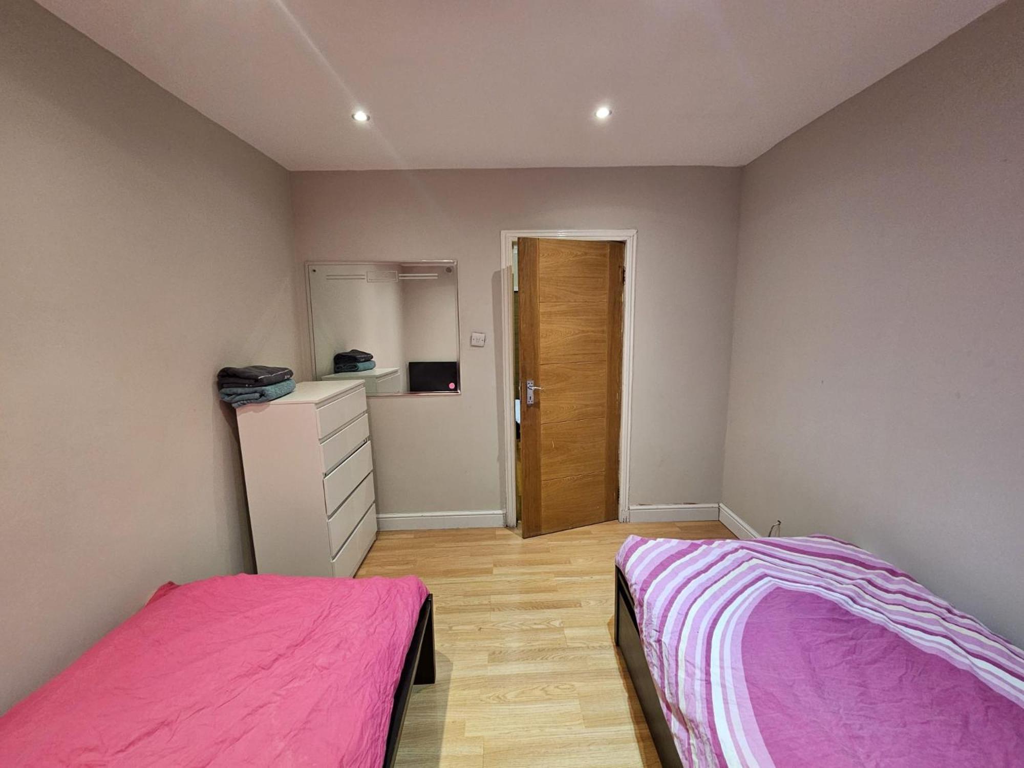 2 Bedroom Flat - Travel Direct To Heathrow/Central Лондон Екстер'єр фото